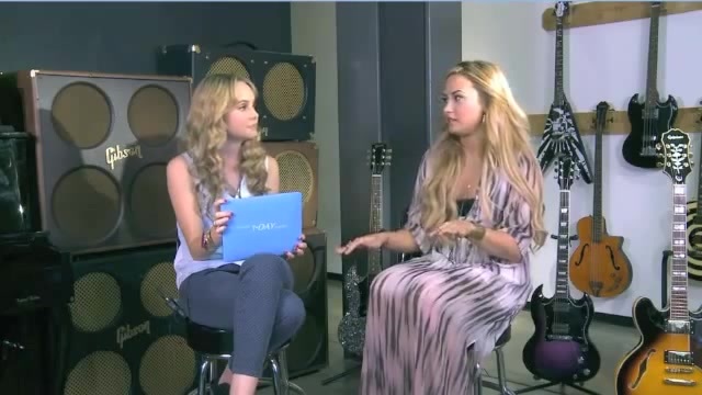 Demi Lovato Acuvue Live Chat - May 16_ 2012 084933