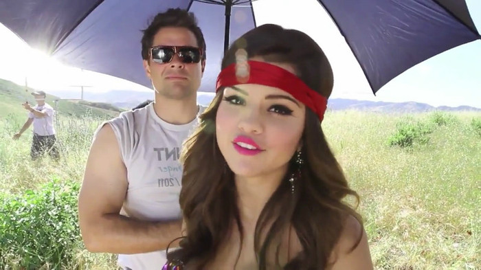 bscap0115 - Selena Gomez-Love You Like A Love Song Behind The Scenes-SC-Part I