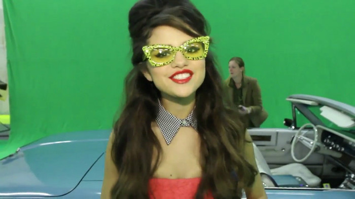 bscap0408 - Selena Gomez-Love You Like A Love Song Behind The Scenes-SC-Part I