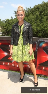 Dems la X Factor (84) - ABC - Demi - At the X Factor Casting