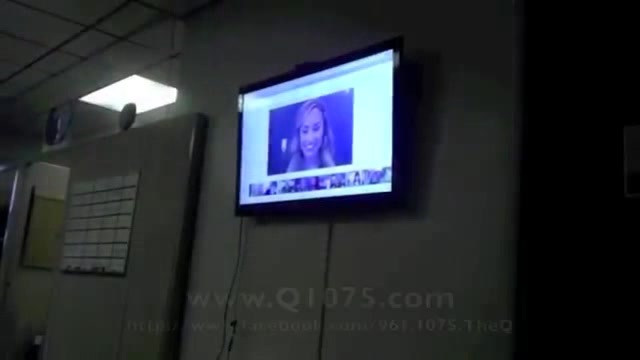 Demi Lovato _Hangs Out_ on Google + 1040