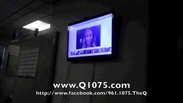 Demi Lovato _Hangs Out_ on Google + 1111