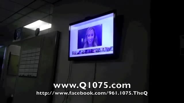 Demi Lovato _Hangs Out_ on Google + 1115