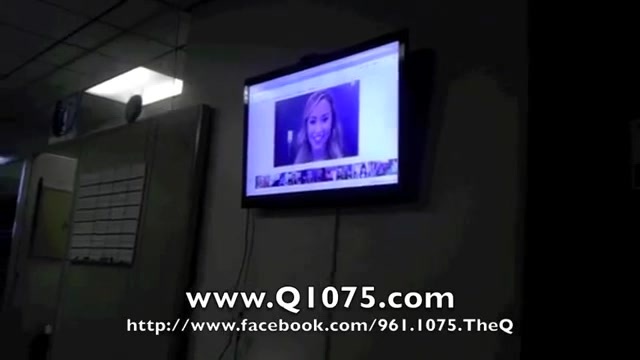 Demi Lovato _Hangs Out_ on Google + 1121