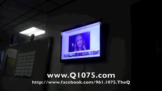 Demi Lovato _Hangs Out_ on Google + 1669