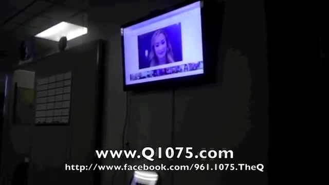 Demi Lovato _Hangs Out_ on Google + 1733