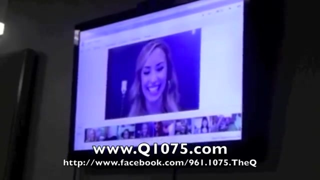 Demi Lovato _Hangs Out_ on Google + 1990