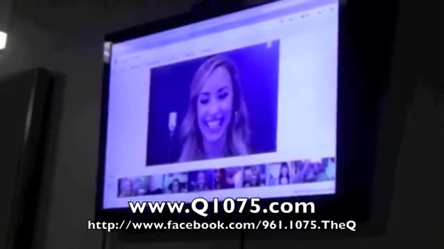 Demi Lovato _Hangs Out_ on Google + 2002