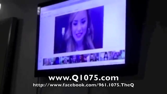 Demi Lovato _Hangs Out_ on Google + 2159
