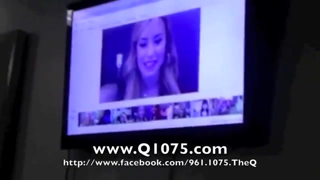 Demi Lovato _Hangs Out_ on Google + 2199