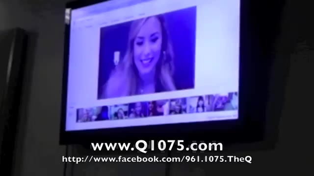 Demi Lovato _Hangs Out_ on Google + 2203