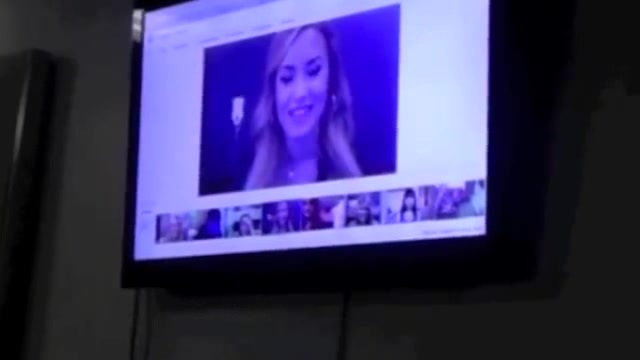 Demi Lovato _Hangs Out_ on Google + 2245