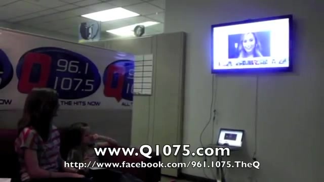 Demi Lovato _Hangs Out_ on Google + 2682