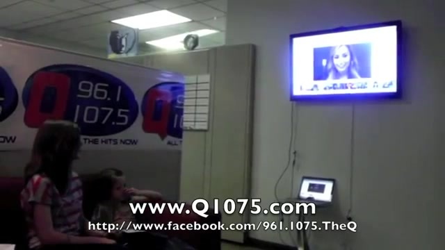Demi Lovato _Hangs Out_ on Google + 2697