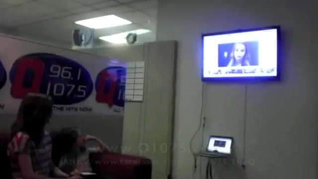 Demi Lovato _Hangs Out_ on Google + 2283