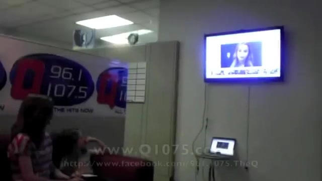 Demi Lovato _Hangs Out_ on Google + 2287