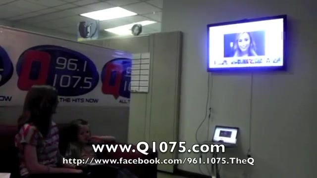Demi Lovato _Hangs Out_ on Google + 2715