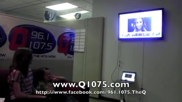 Demi Lovato _Hangs Out_ on Google + 2746