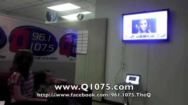 Demi Lovato _Hangs Out_ on Google + 2759