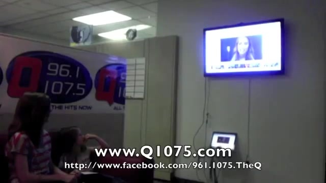 Demi Lovato _Hangs Out_ on Google + 2353