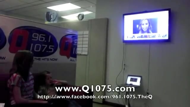 Demi Lovato _Hangs Out_ on Google + 2770