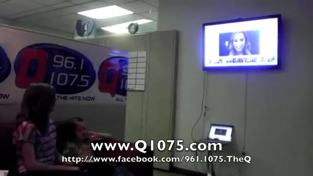 Demi Lovato _Hangs Out_ on Google + 2773