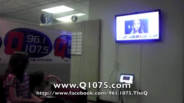 Demi Lovato _Hangs Out_ on Google + 2370