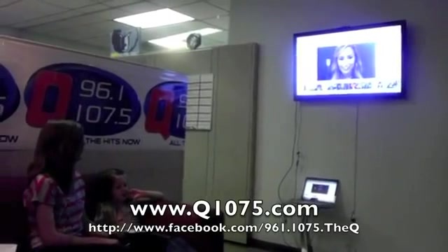 Demi Lovato _Hangs Out_ on Google + 2786