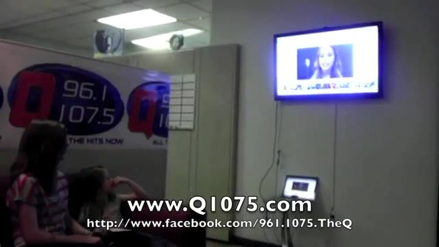 Demi Lovato _Hangs Out_ on Google + 2383