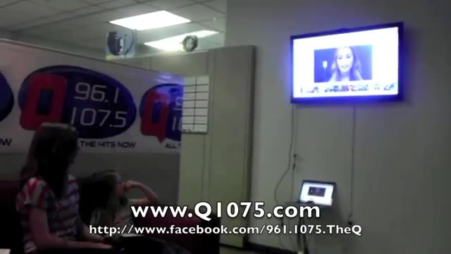 Demi Lovato _Hangs Out_ on Google + 2411
