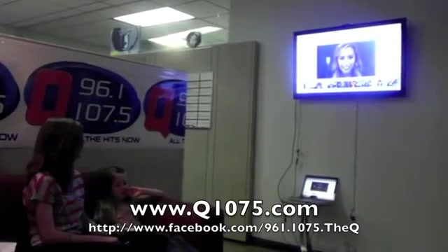 Demi Lovato _Hangs Out_ on Google + 2840