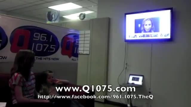 Demi Lovato _Hangs Out_ on Google + 2877