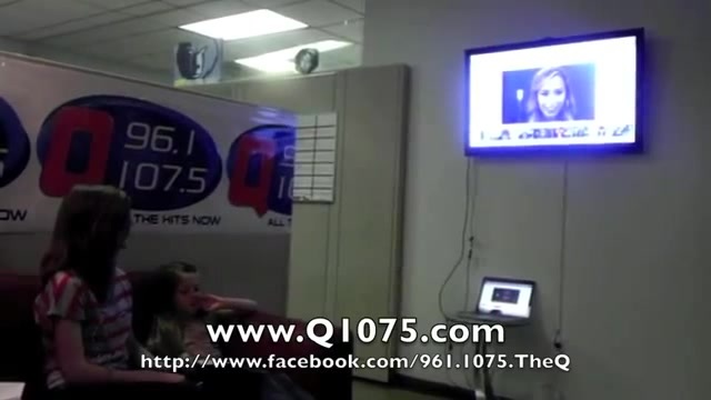 Demi Lovato _Hangs Out_ on Google + 2879