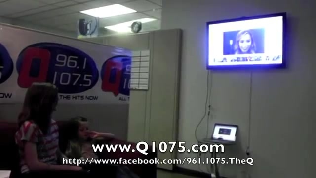 Demi Lovato _Hangs Out_ on Google + 2883