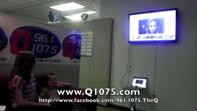 Demi Lovato _Hangs Out_ on Google + 2896
