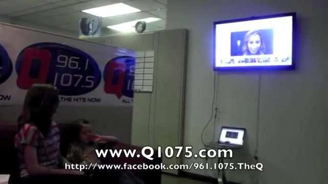 Demi Lovato _Hangs Out_ on Google + 2898