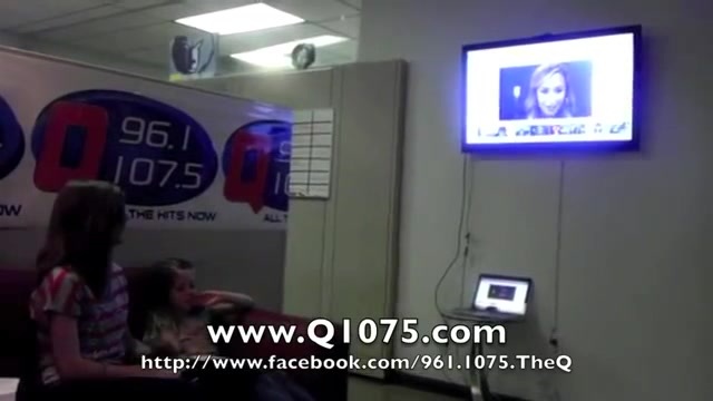 Demi Lovato _Hangs Out_ on Google + 2933