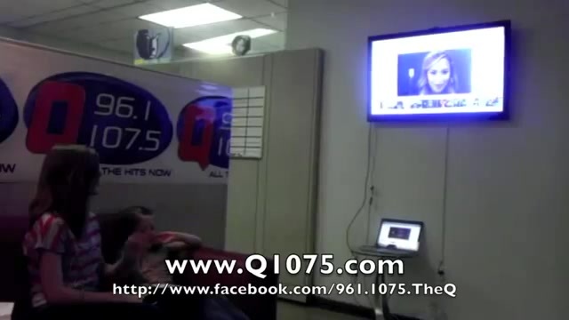 Demi Lovato _Hangs Out_ on Google + 2938