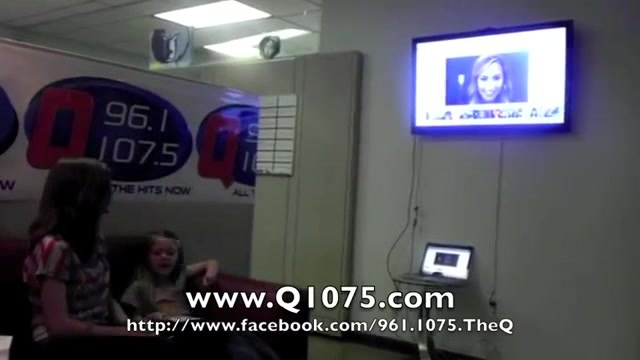 Demi Lovato _Hangs Out_ on Google + 3064