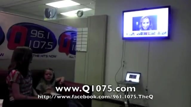 Demi Lovato _Hangs Out_ on Google + 3071