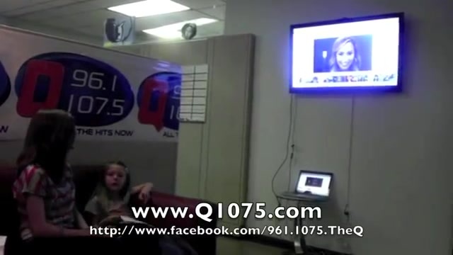 Demi Lovato _Hangs Out_ on Google + 3079