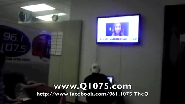 Demi Lovato _Hangs Out_ on Google + 3665