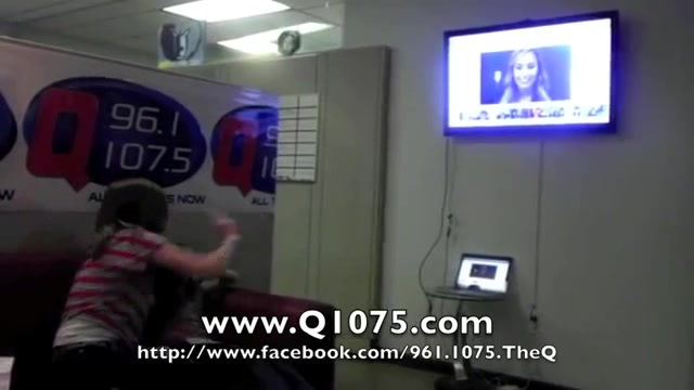 Demi Lovato _Hangs Out_ on Google + 3218