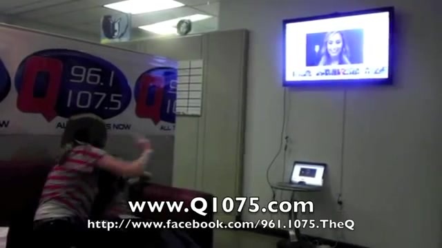 Demi Lovato _Hangs Out_ on Google + 3221