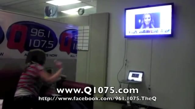 Demi Lovato _Hangs Out_ on Google + 3223
