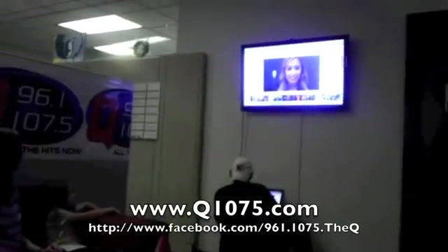 Demi Lovato _Hangs Out_ on Google + 3688