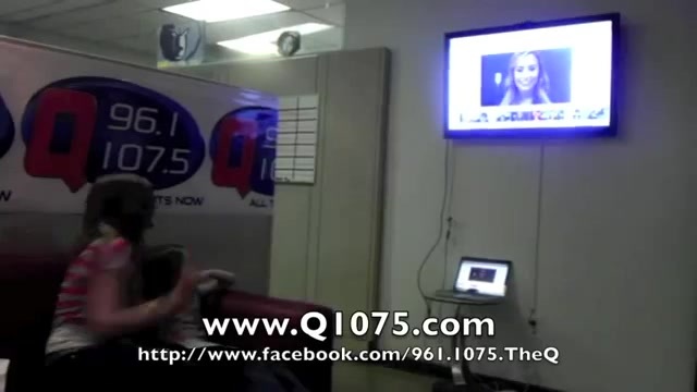 Demi Lovato _Hangs Out_ on Google + 3232