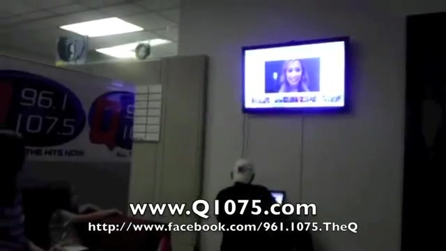 Demi Lovato _Hangs Out_ on Google + 3692