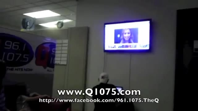 Demi Lovato _Hangs Out_ on Google + 3702