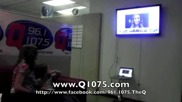 Demi Lovato _Hangs Out_ on Google + 3242